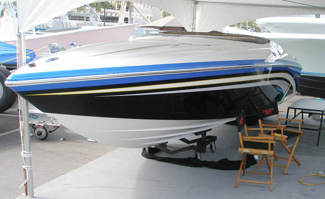 2009MiamiBoatshowpics_054a