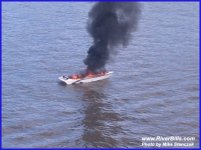 090214_boat_fire_grafton_02_475x.jpg