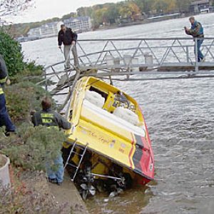 012907_boat_crash_lake_ozark_02
