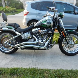 2009 CVO SOFTAIL SPRINGER RIGHT.jpg